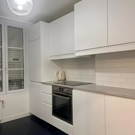 Lovely Near Opera & Lafayette *