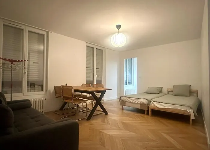 Lovely Near Opera & Lafayette *